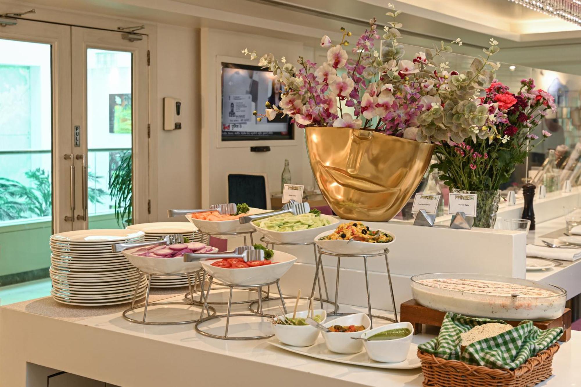 The Ashtan Sarovar Portico New Delhi Eksteriør bilde