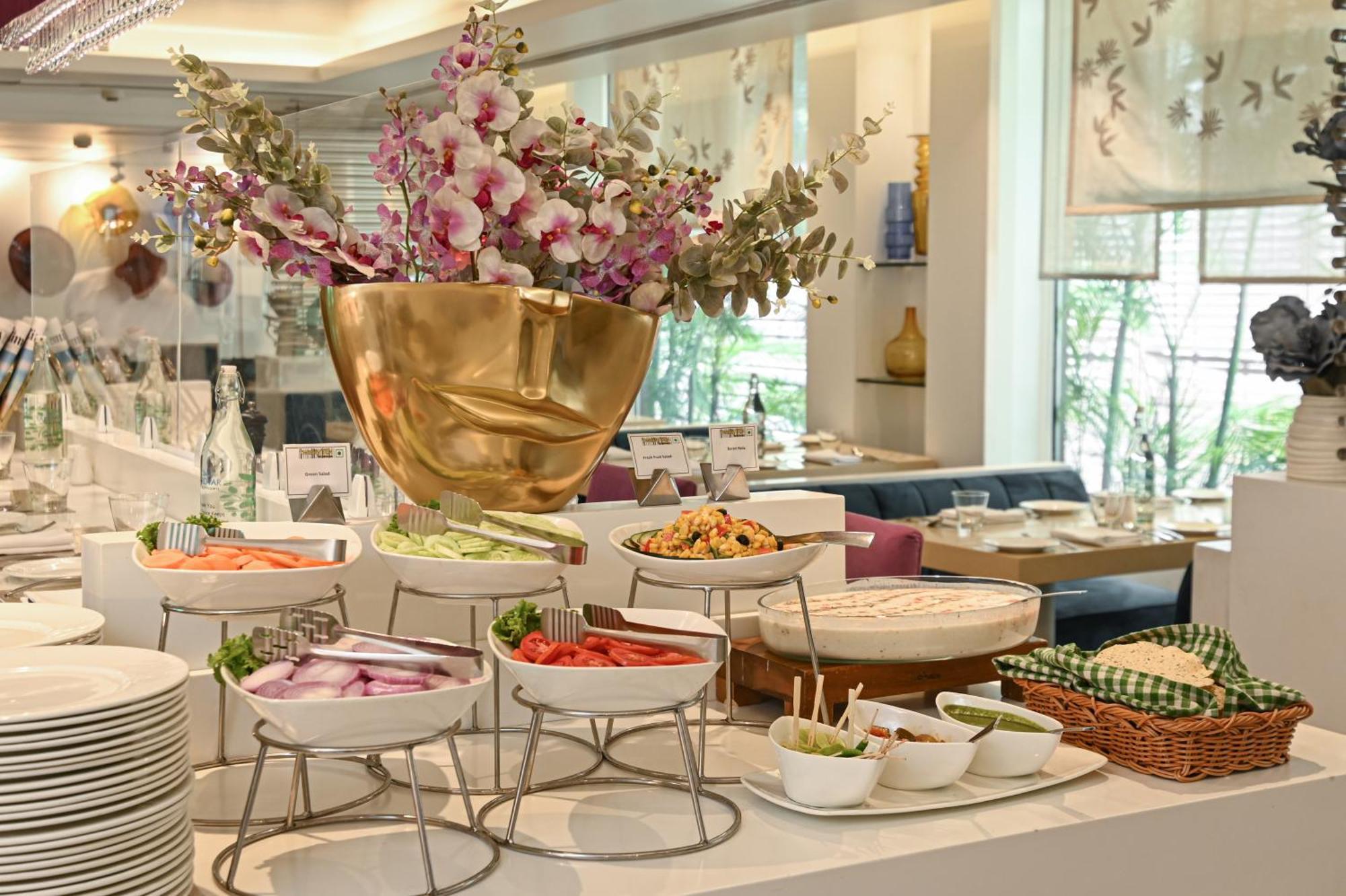 The Ashtan Sarovar Portico New Delhi Eksteriør bilde