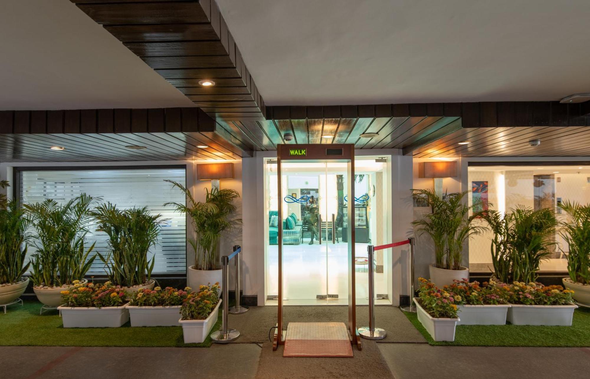 The Ashtan Sarovar Portico New Delhi Eksteriør bilde