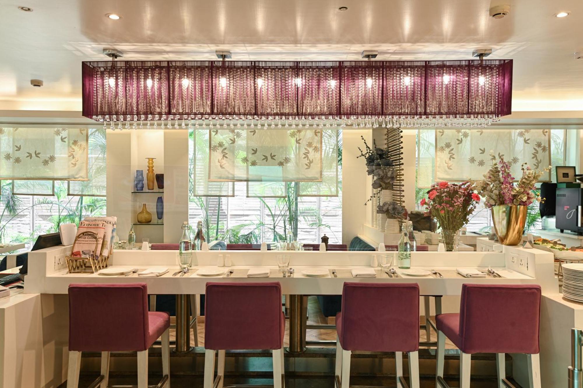The Ashtan Sarovar Portico New Delhi Eksteriør bilde