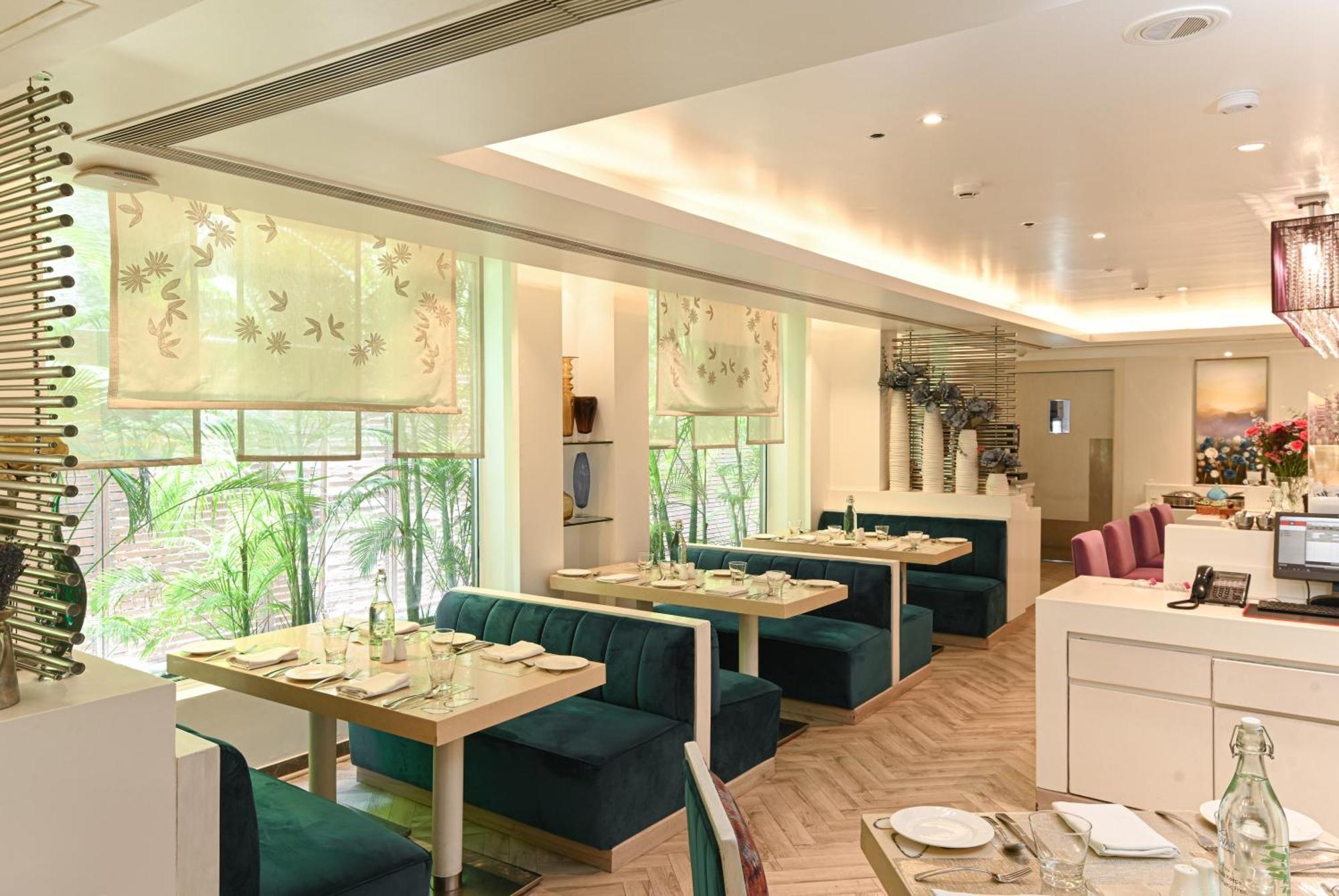 The Ashtan Sarovar Portico New Delhi Eksteriør bilde